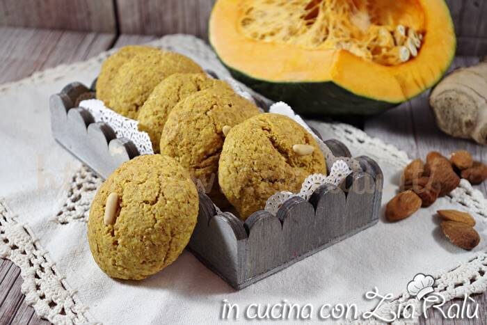 Biscotti integrali alla zucca e mandorle