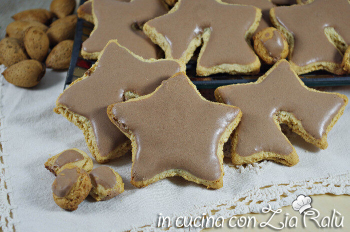 Biscotti integrali alle mandorle glassati
