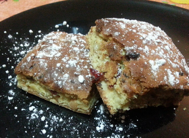 Biscotti rustici con cioccolato bianco e bacche di goji