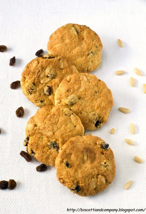 Biscotti rustici uvetta e pinoli
