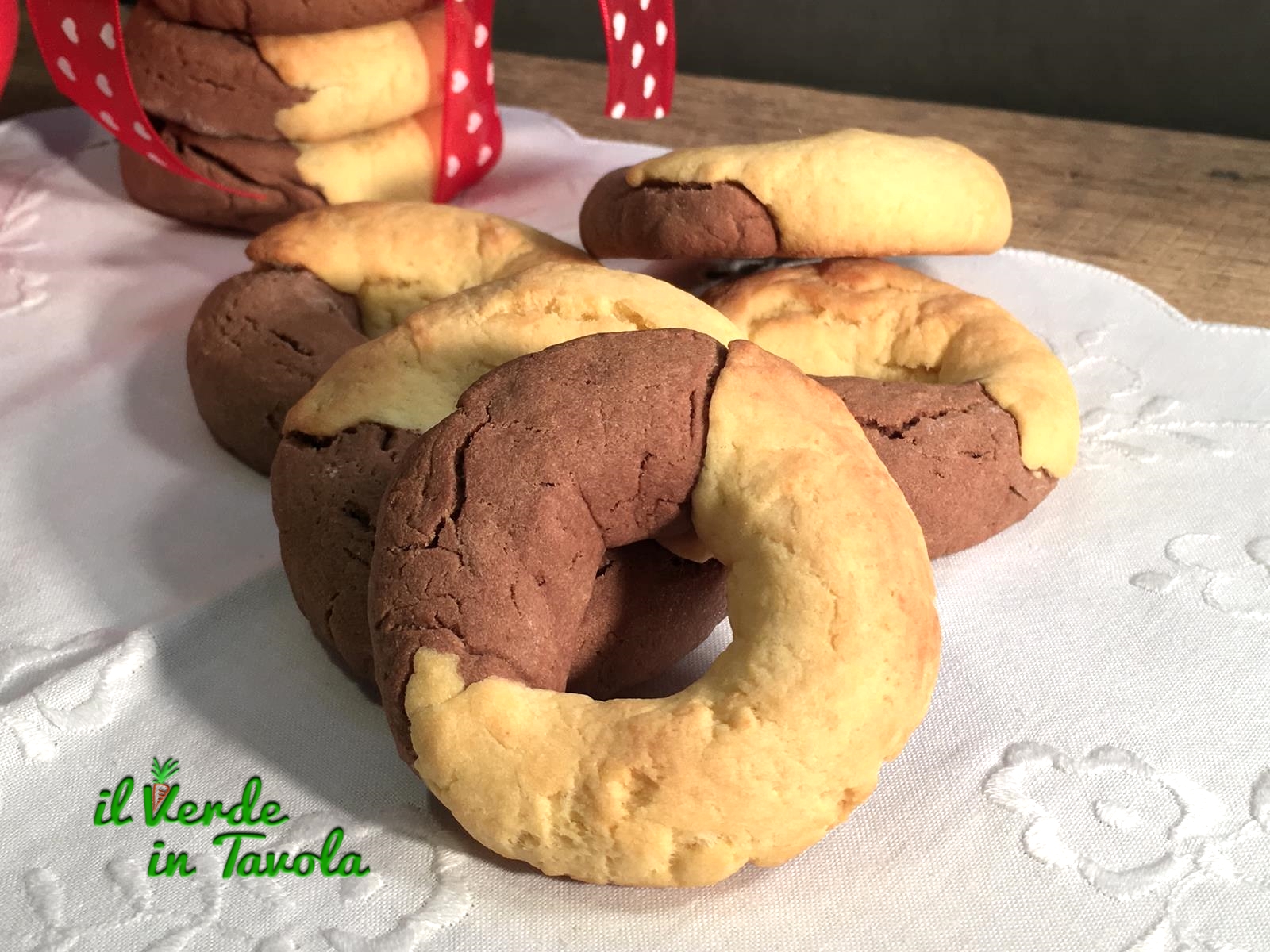 Biscotti tipo abbracci con farina di mais e cacao – per la festa della mamma