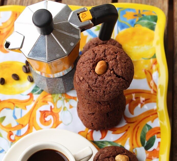 Biscottini con cacao e nocciole