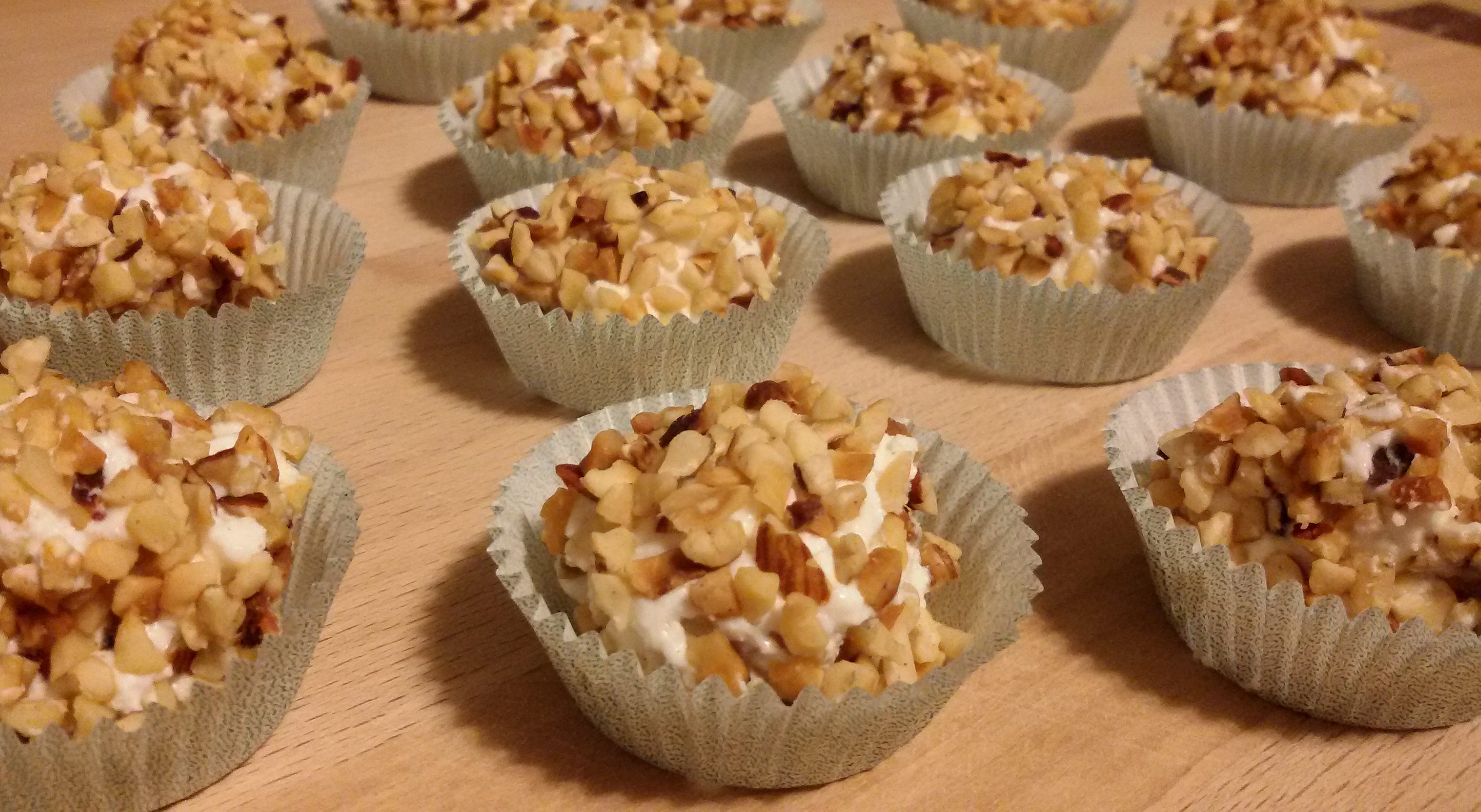 Bocconcini di stracchino e ricotta in crosta di nocciole