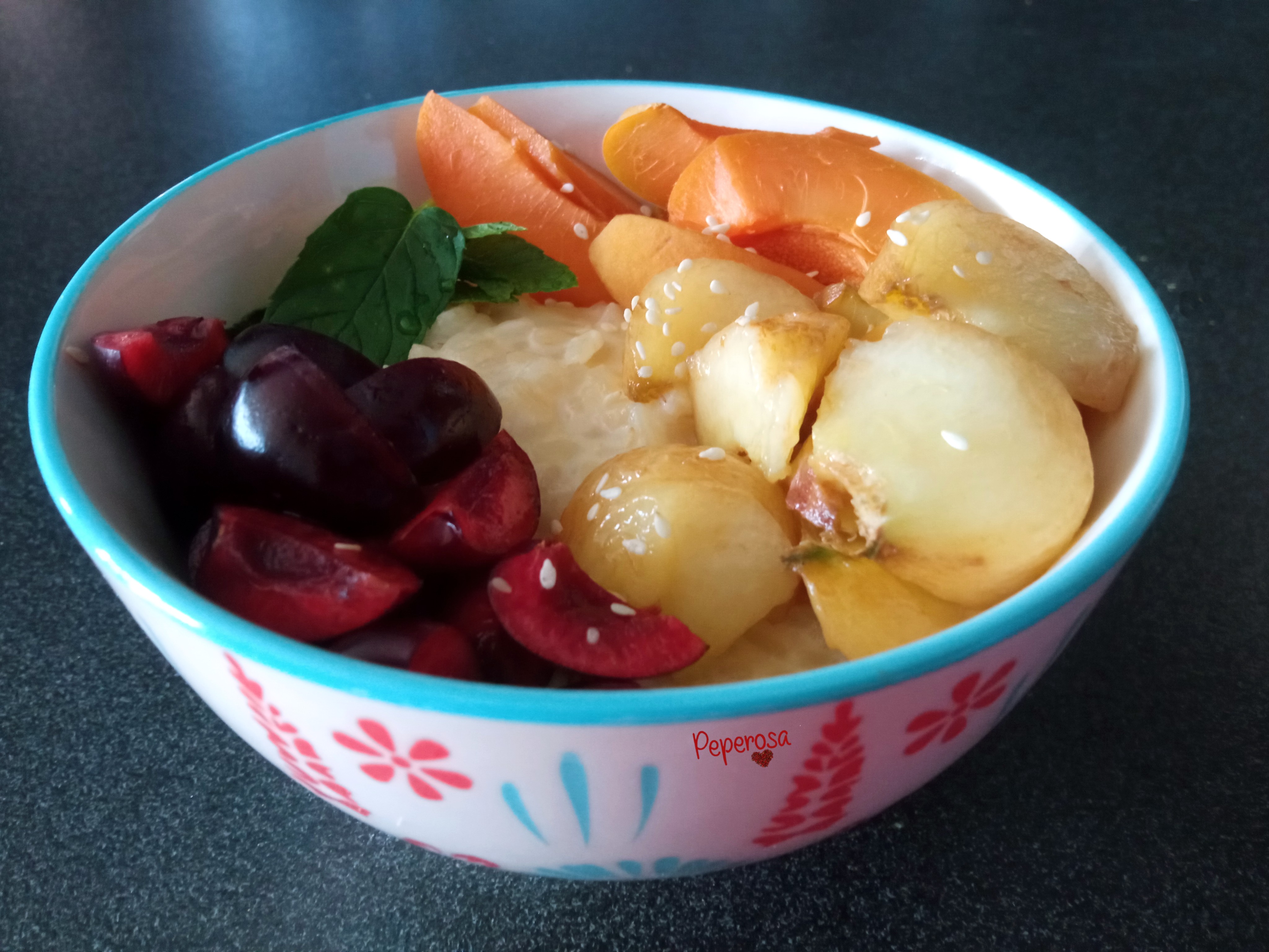Bowl di frutta e risolatte