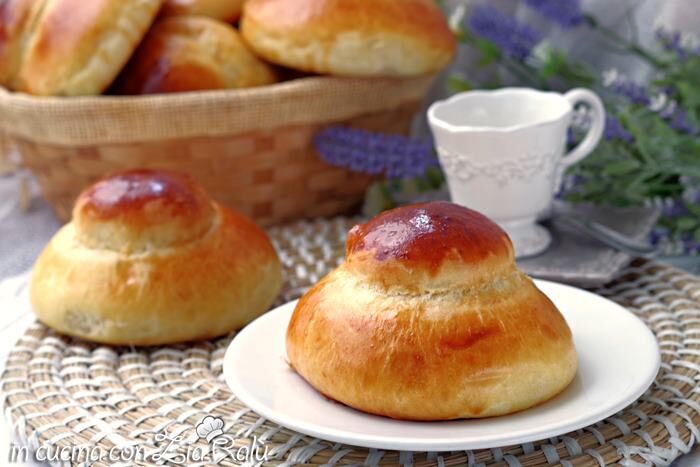 Brioche col tuppo ricetta siciliana
