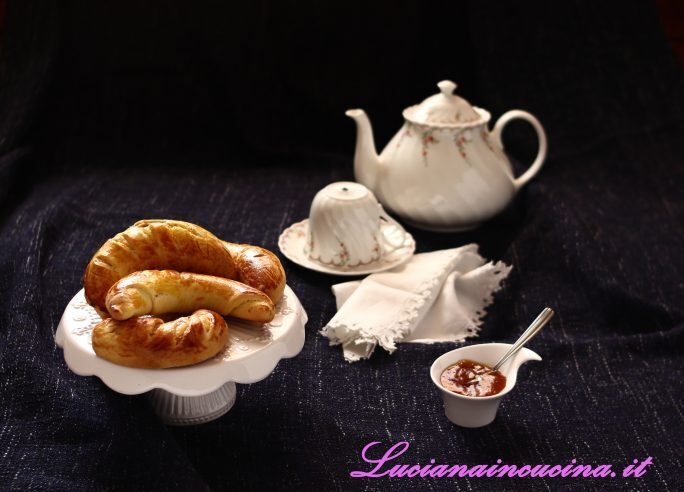 Brioche yogurt greco e marmellata