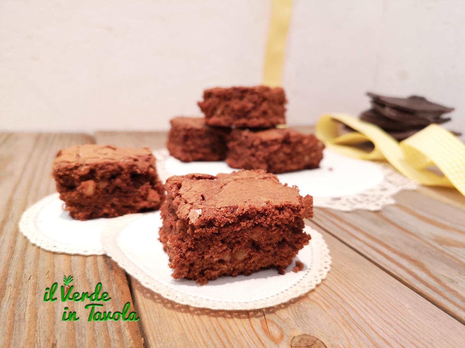 Brownies al cioccolato fondente con noci e scorza d’arancia
