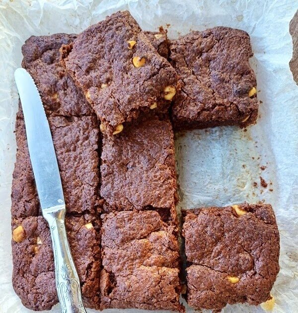 Brownies con cioccolato fondente e nocciole