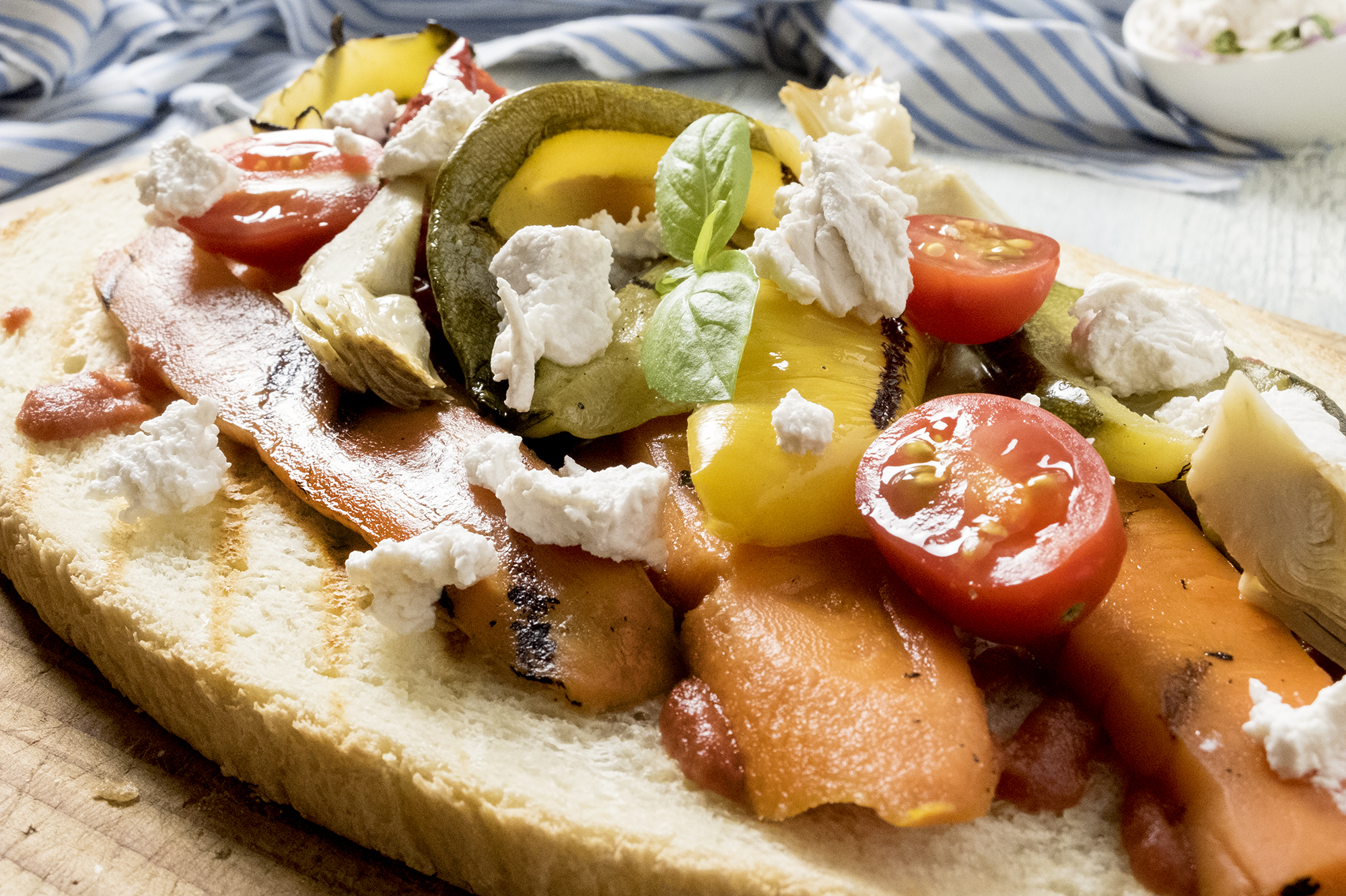 Bruschetta con cagliata di mandorle