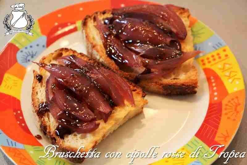 Bruschetta con la cipolla rossa di tropea