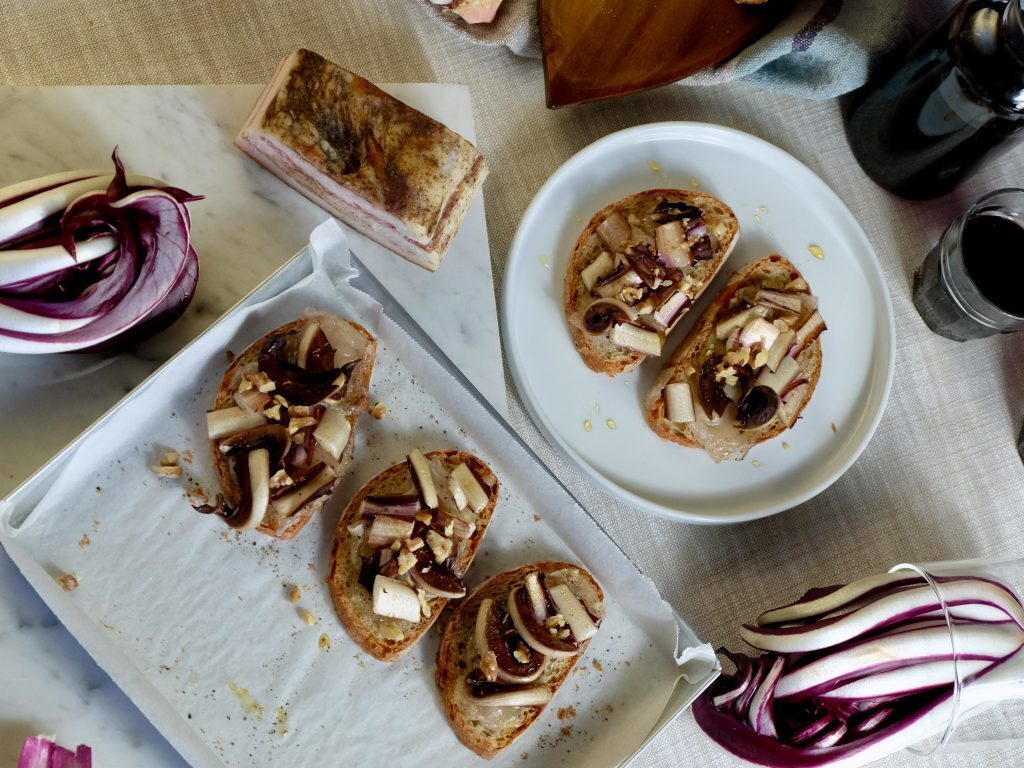 Bruschette al radicchio tardivo e pancetta di cinta