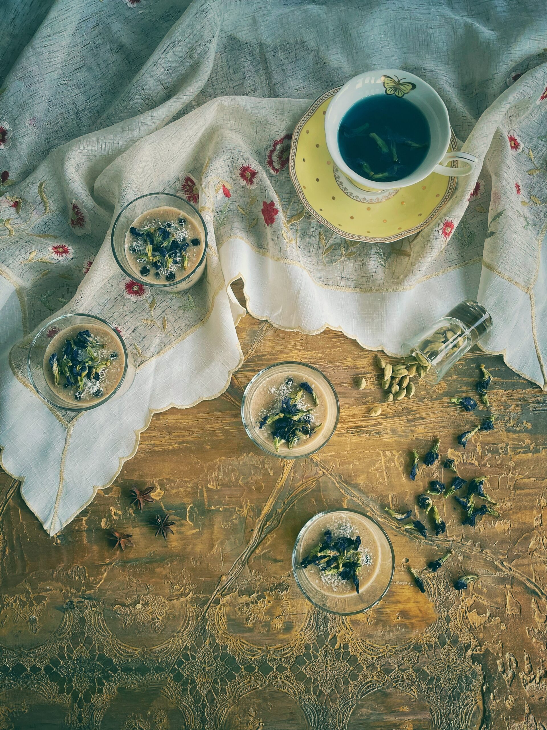 Budino di tapioca all’acero speziato e butterlfly peas