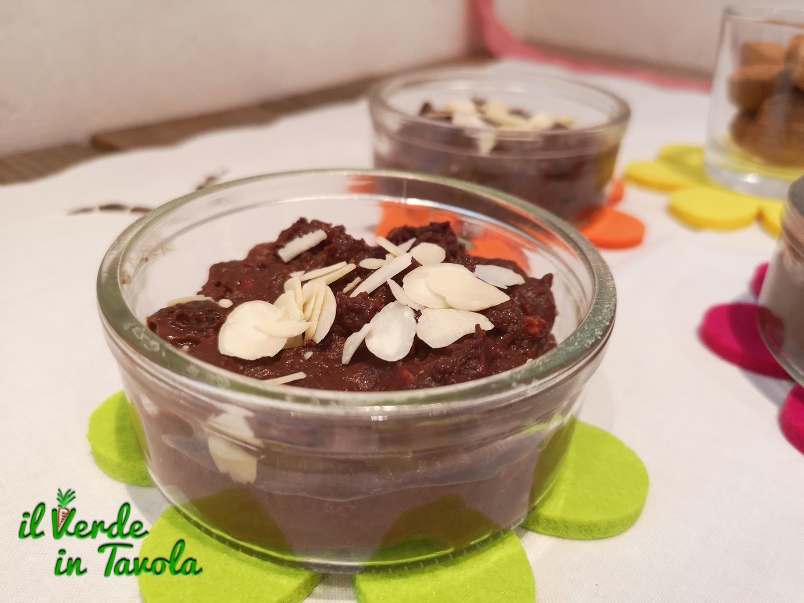 Budino vegan al cioccolato fondente con mandorle la ricetta