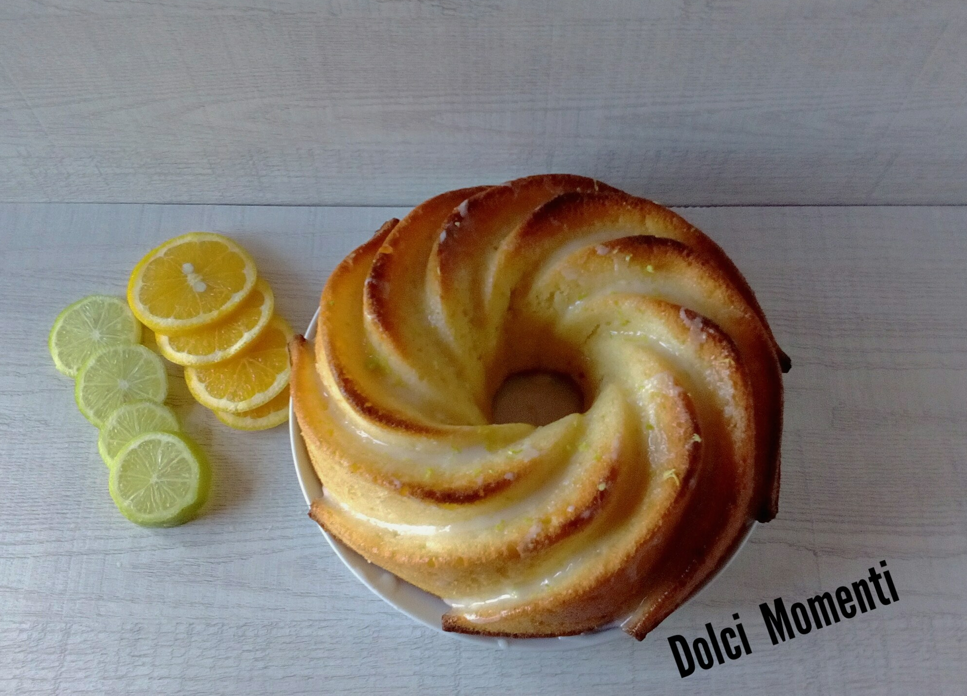 Bundt cake agli agrumi con glassa al limone