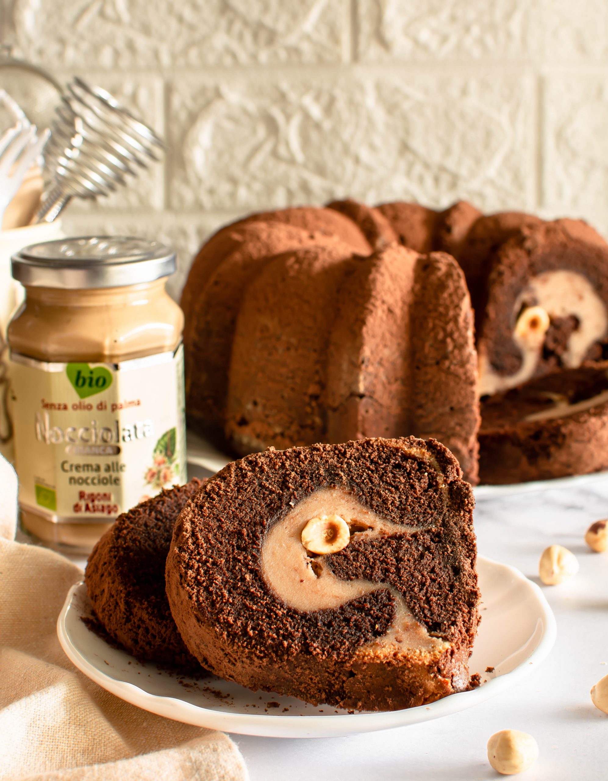 Bundt cake al cacao e crema nocciolata