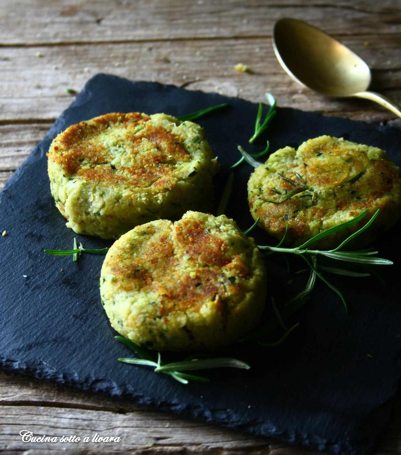 Burger  (anzi polpette di ceci e zucchine )