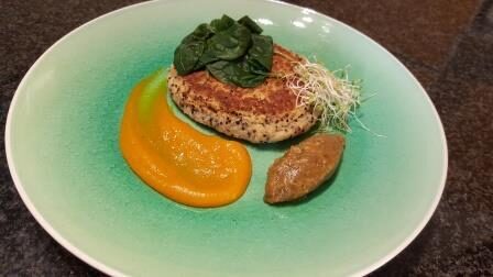 Burger di quinoa con caviale di melanzane