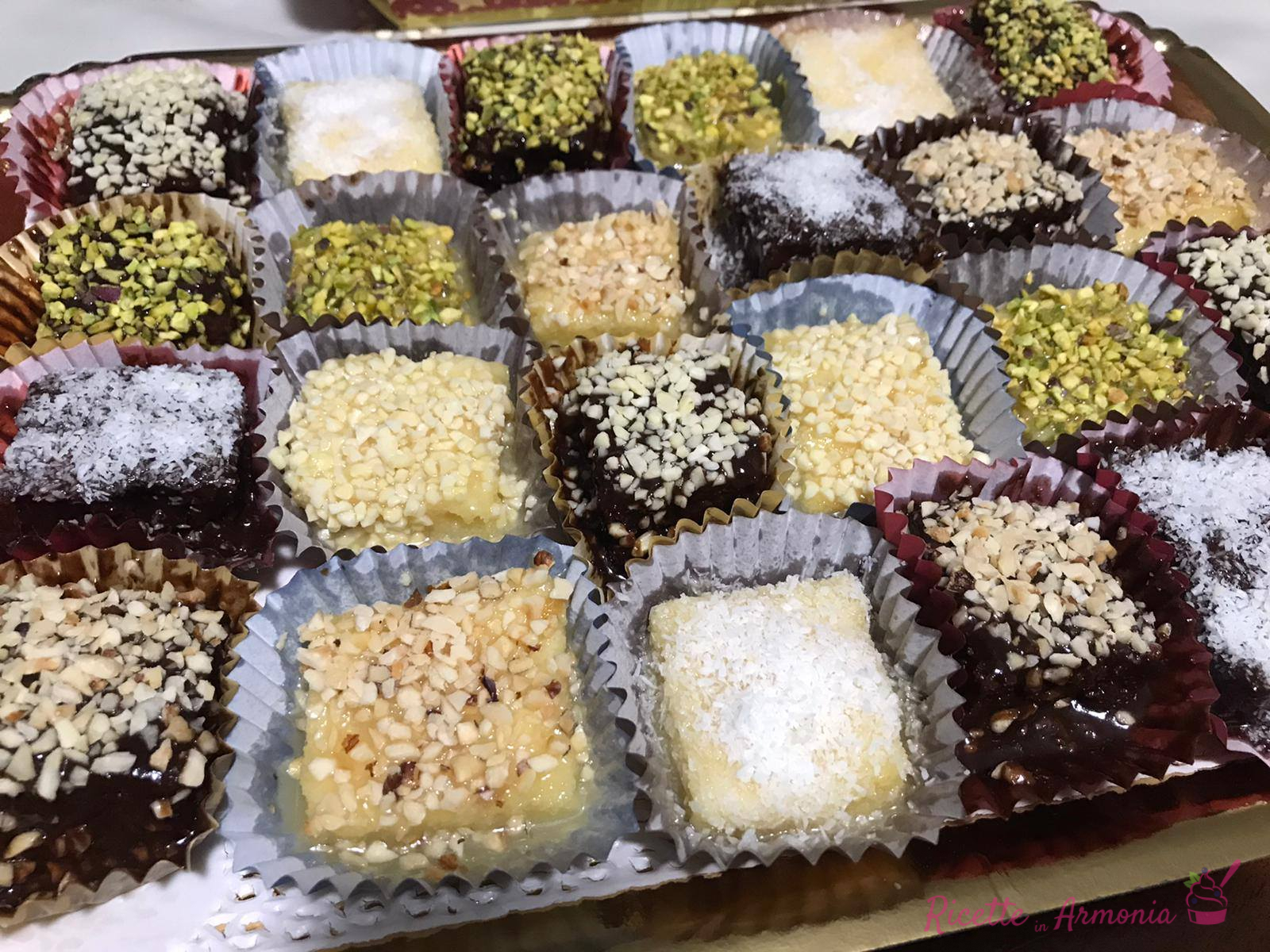 Cabaret di pasticcini fatti in casa