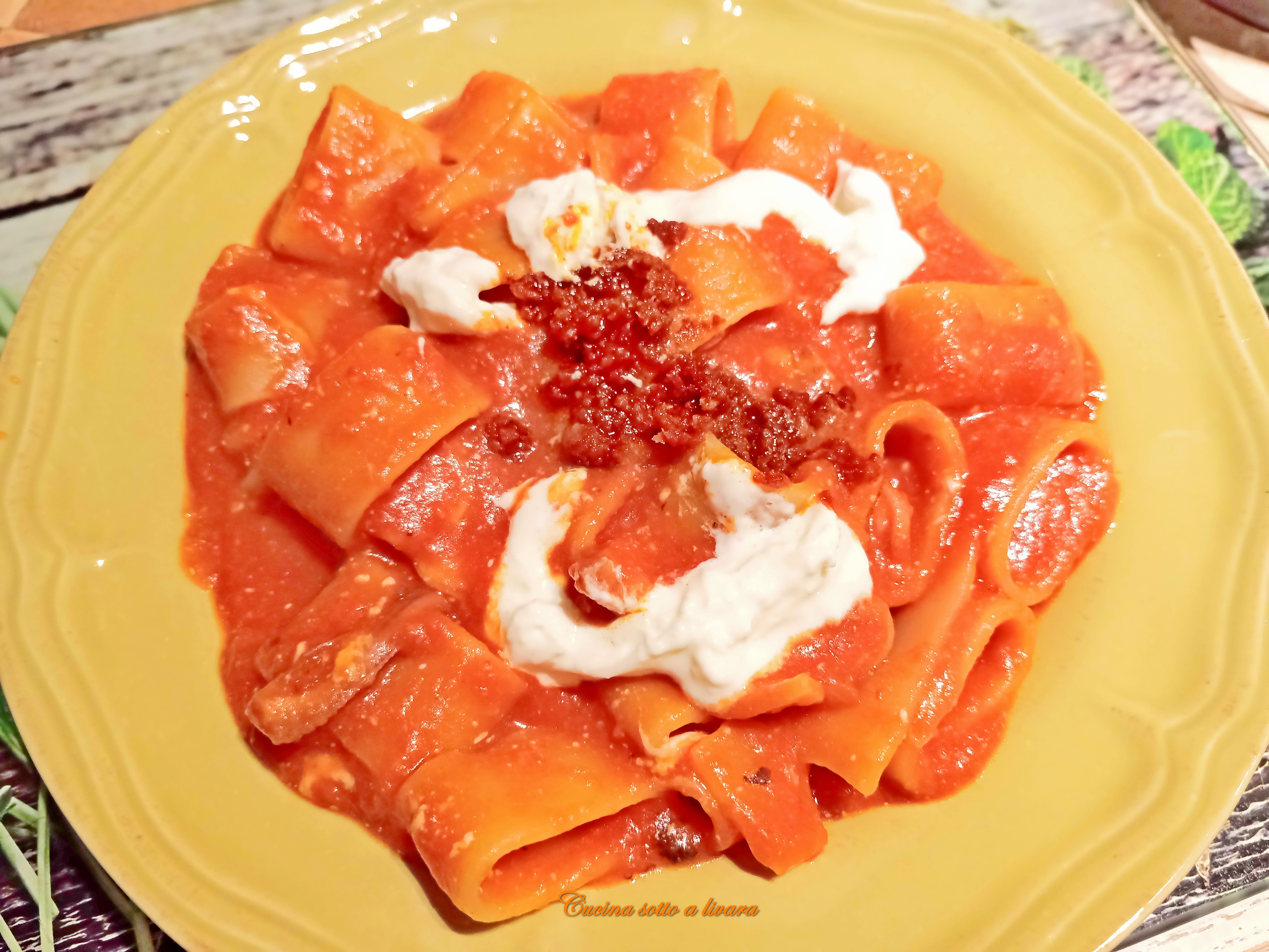 Calamarata con pomodoro ,polpo e burrata