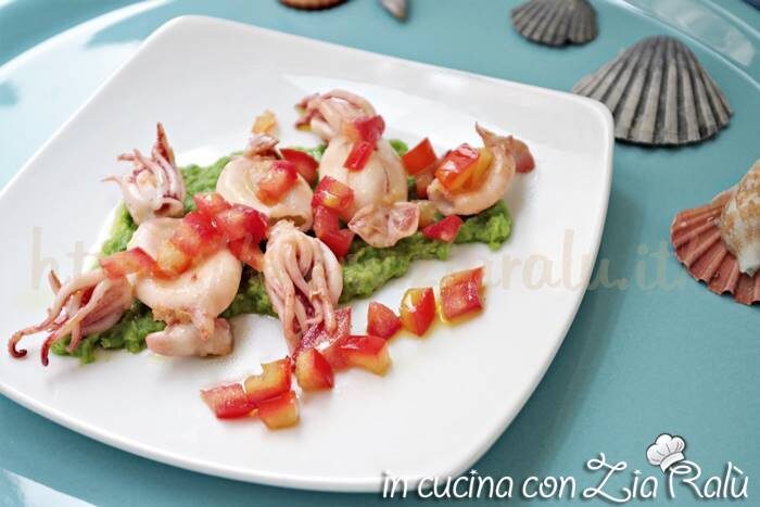 Calamaretti alla piastra piselli e peperoni