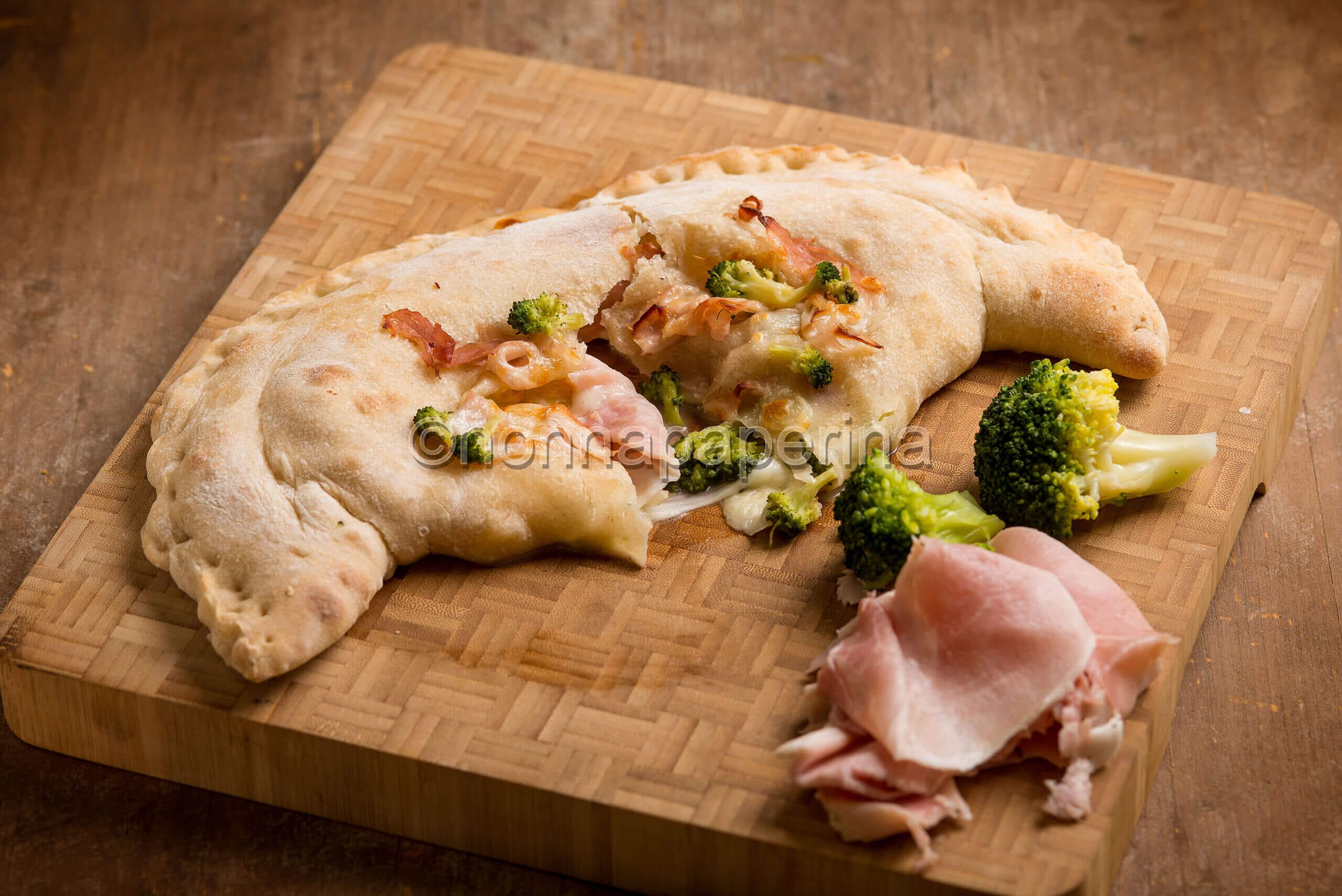 Calzone classico, un pilastro della rosticceria italiana