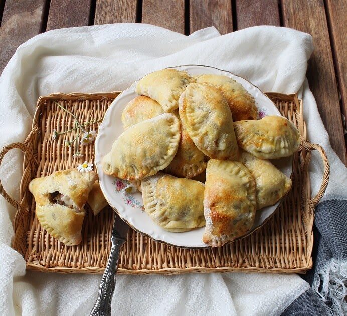 Calzoni con fontal, prosciutto e champignon