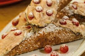 Cannoli di crema al ribes e banane