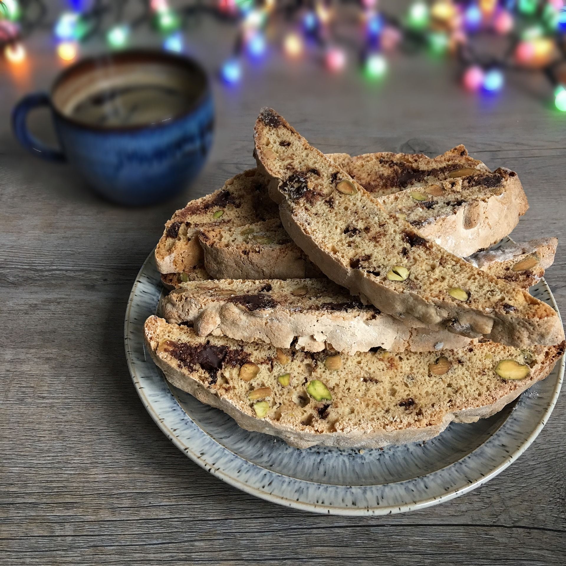 Cantucci al cioccolato e pistacchi con farina di riso