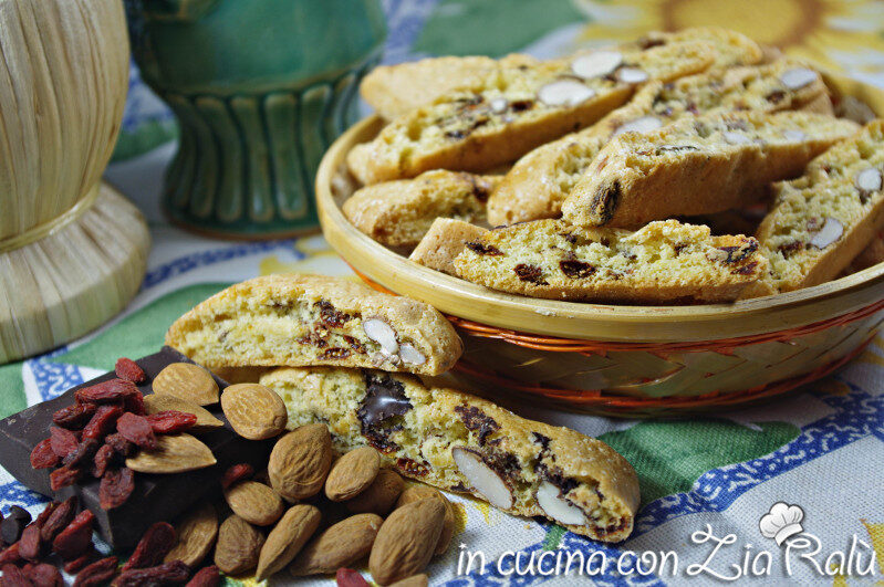 Cantucci bacche di goji mandorle