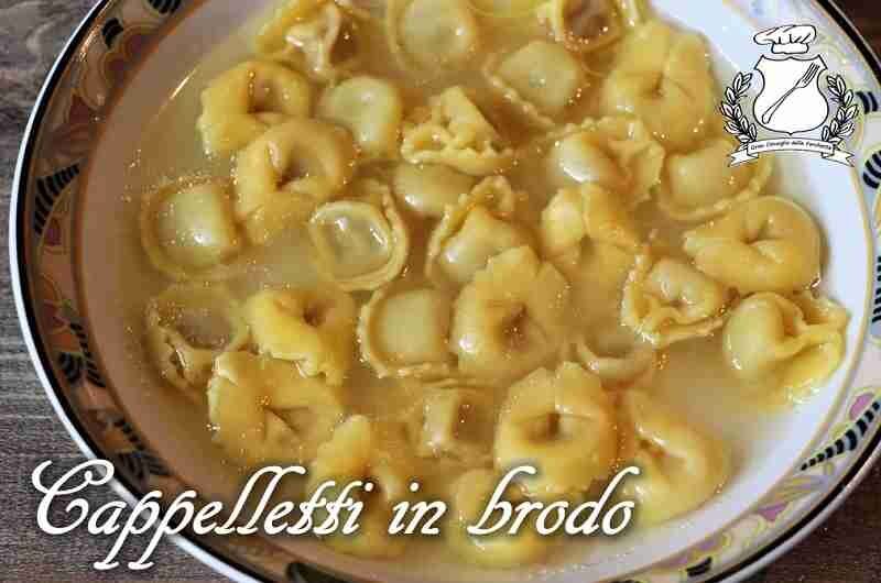 Cappelletti in brodo