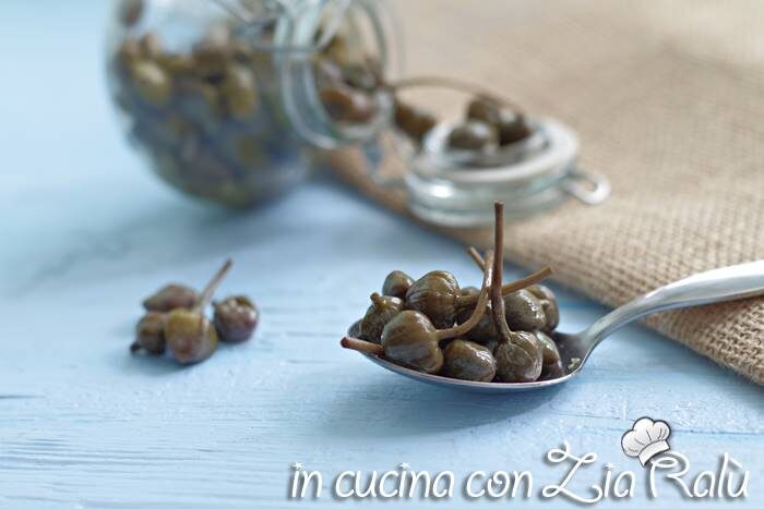 Capperi sotto aceto – conserve estive
