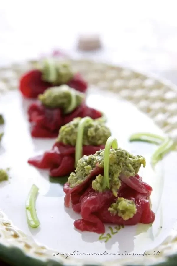 Carpaccio di carne con salsa al sedano