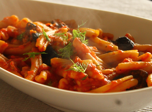 Caserecce con ragù di pesce sciabola e finocchietto