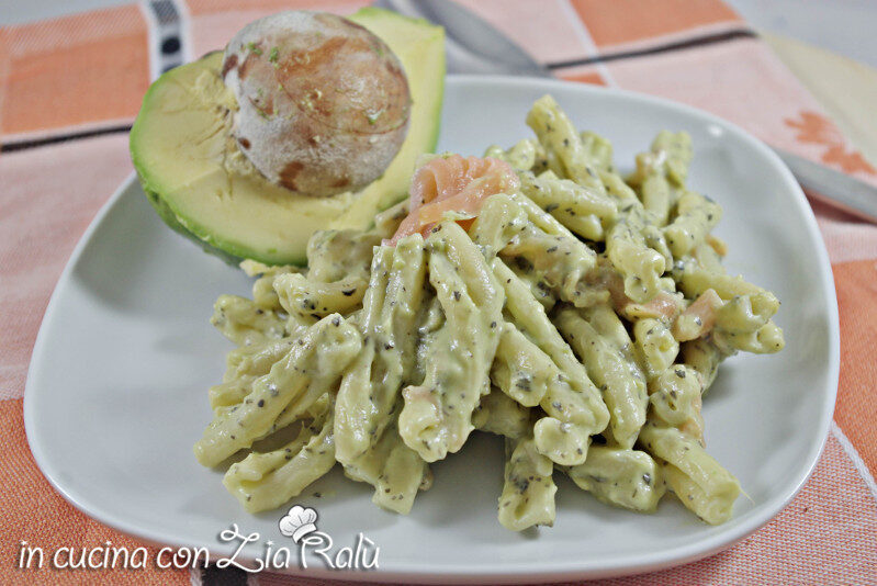 Caserecce crema di avocado e salmone