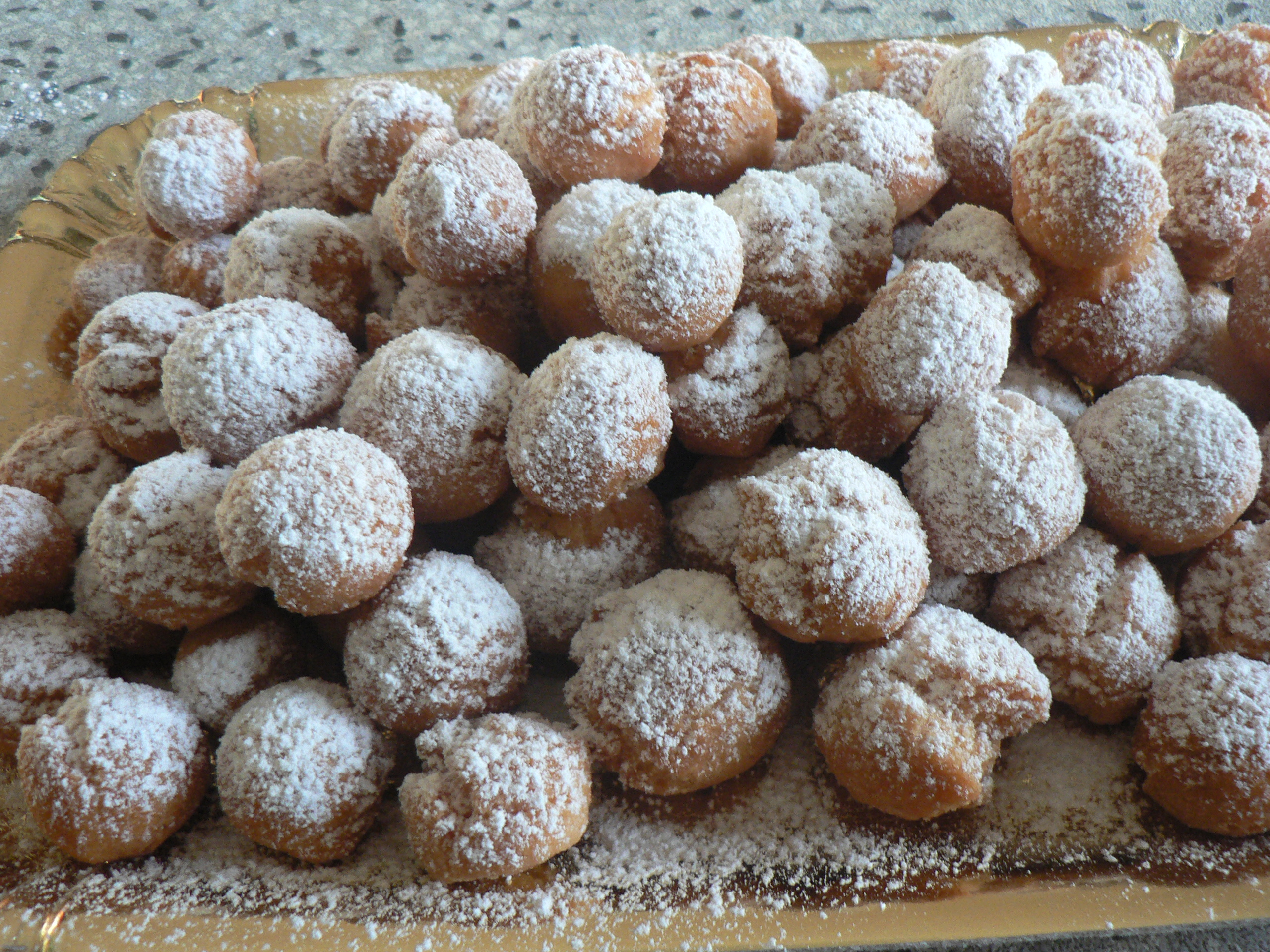 Castagnole profumate al limoncello