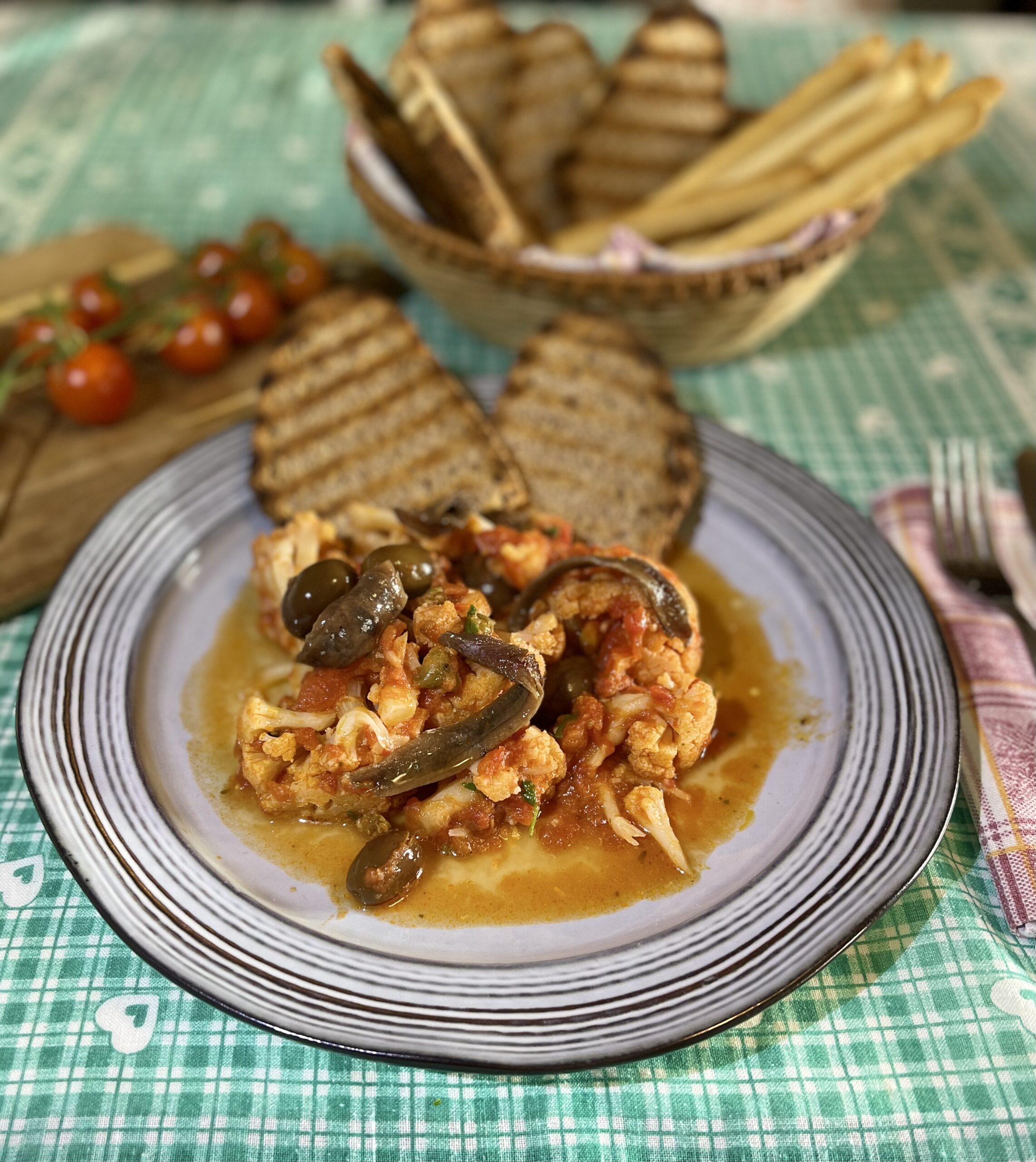 Cavolfiore con pomodoro e olive