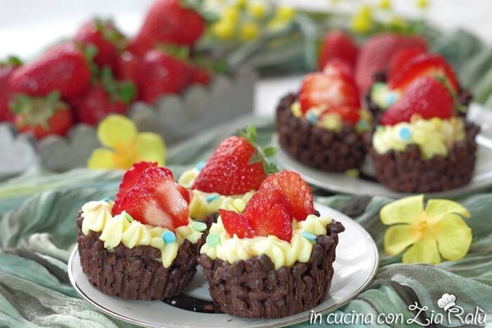 Cestini cioccolato crema e fragole