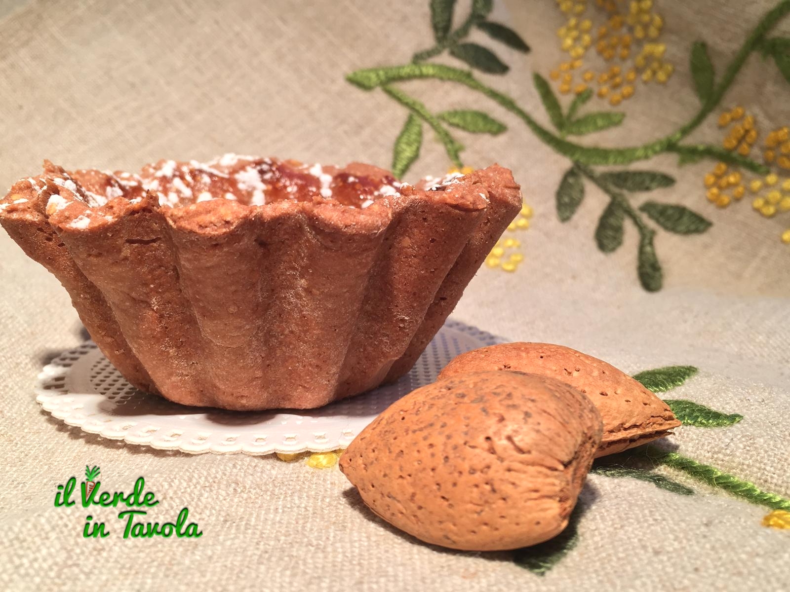 Cestini con frolla alle mandorle e confettura di fichi