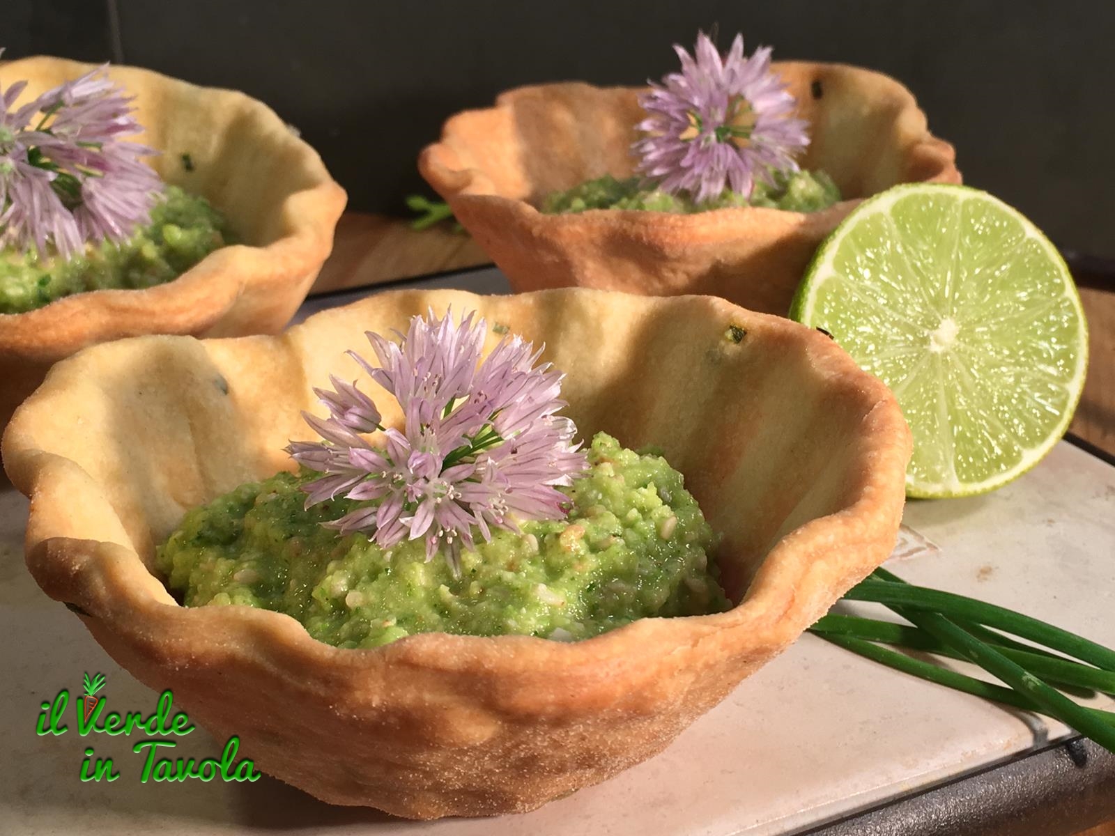 Cestini vegani con brisée all’erba cipollina e hummus di zucchine