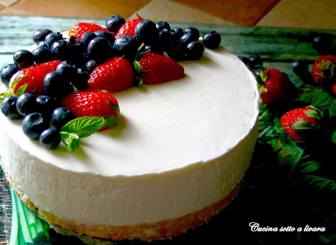 CHEESE CAKE SENZA GLUTINE ALLO YOGURT E FRUTTI DI BOSCO