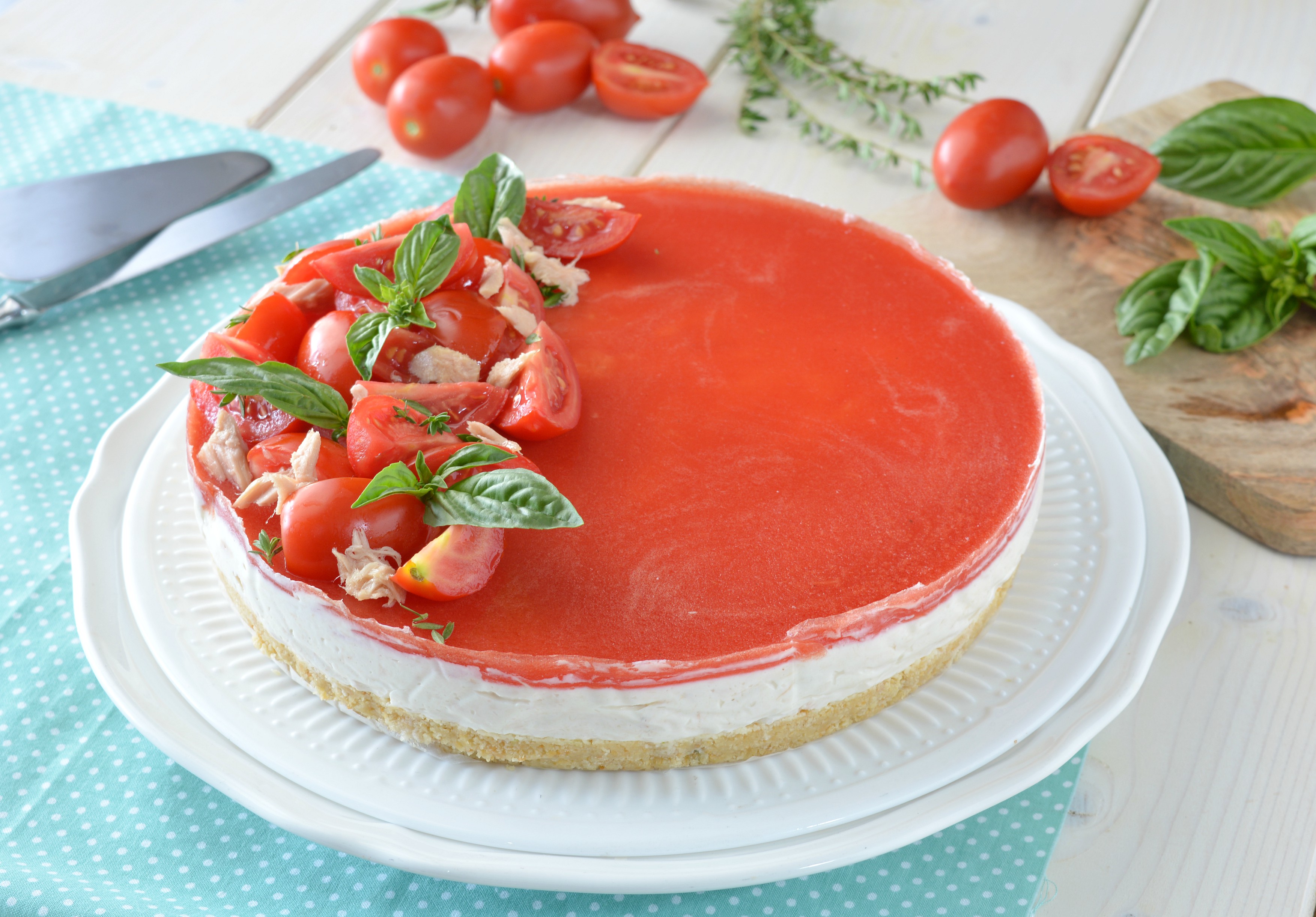 Cheesecake al tonno con gelatina di pomodoro
