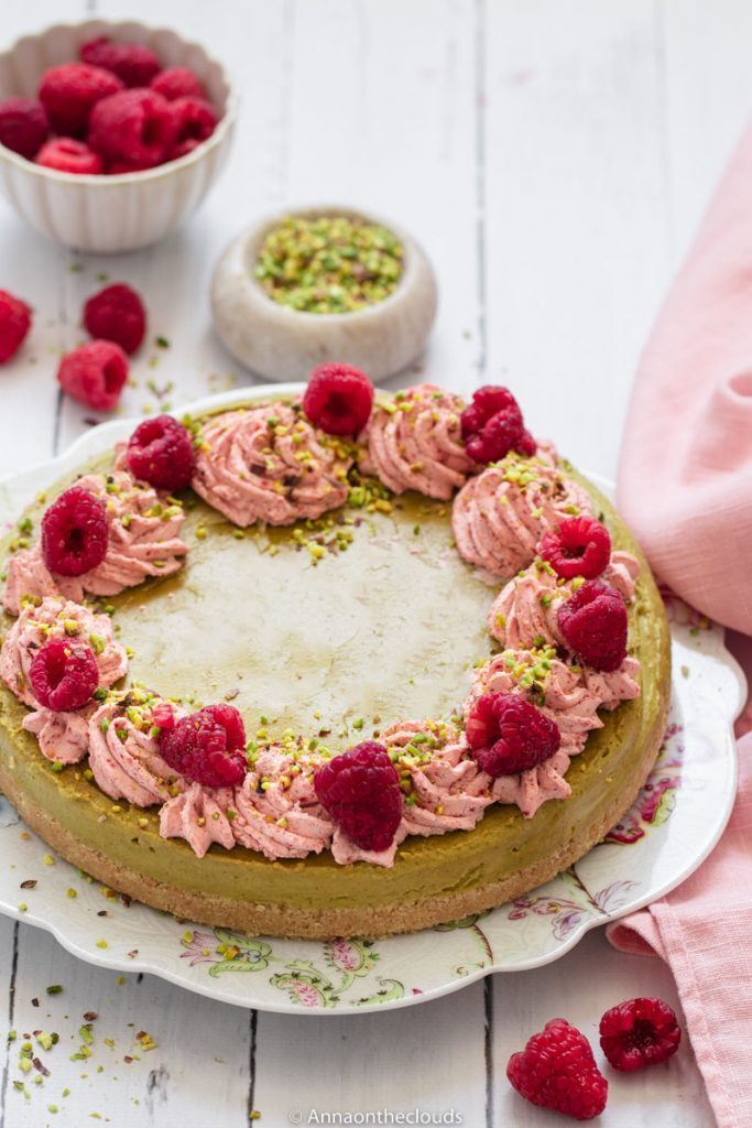Cheesecake senza cottura: pistacchio e lamponi