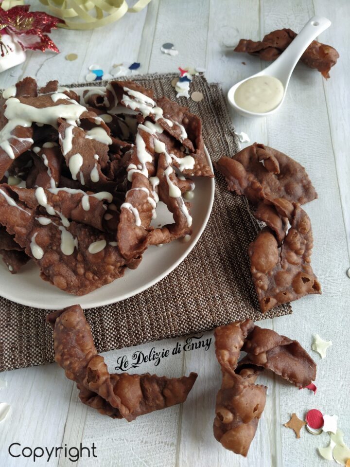 Chiacchiere di carnevale al cacao e crema al cocco