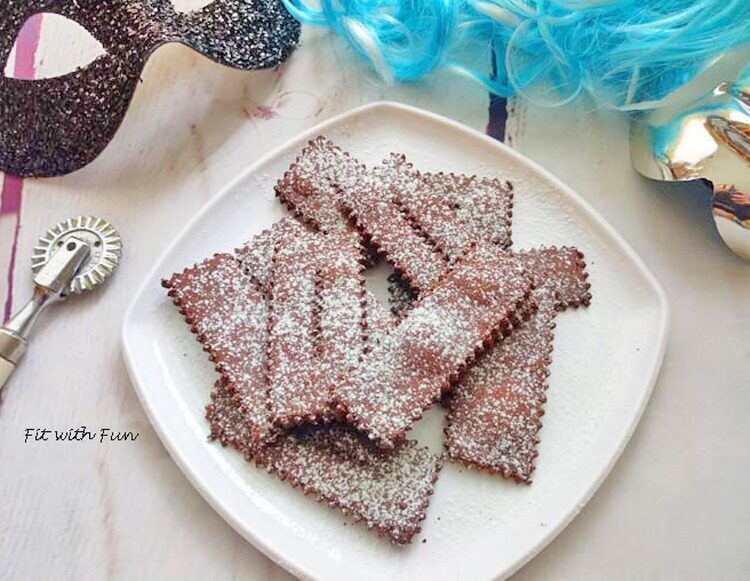 Chiacchiere di carnevale light al cacao e cotte al forno