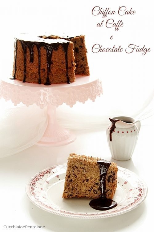 Chiffon cake al caffe’ e cioccolato con hot fudge sauce