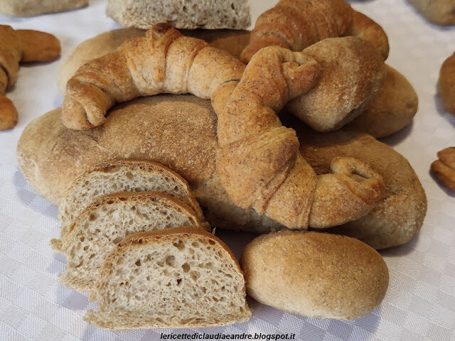 Ciabate di pane, panini e cornetti integrali