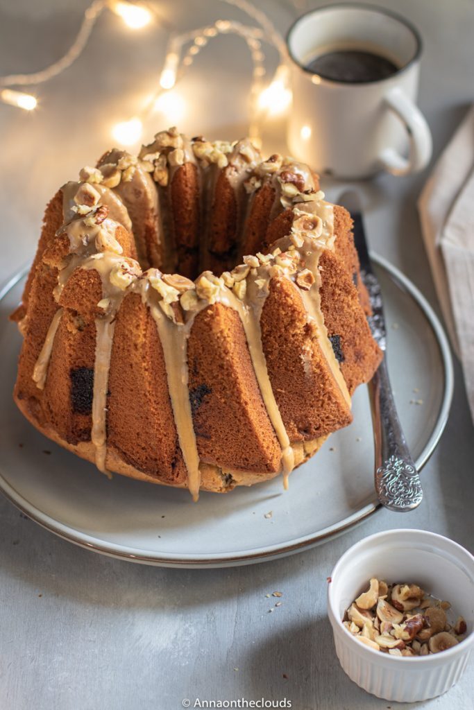 Ciambella al caffè con streusel di nocciole