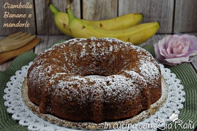 Ciambella alle banane e mandorle