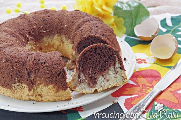Ciambella bicolore agli albumi