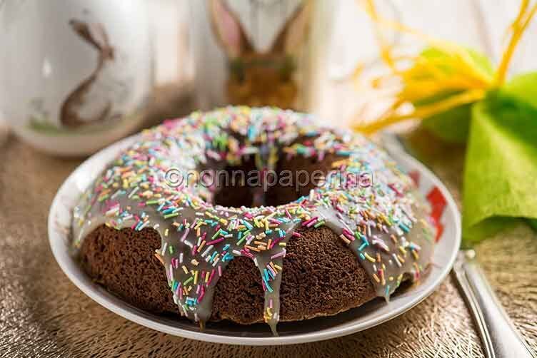 Ciambella con ganache al cioccolato, un dolce delizioso